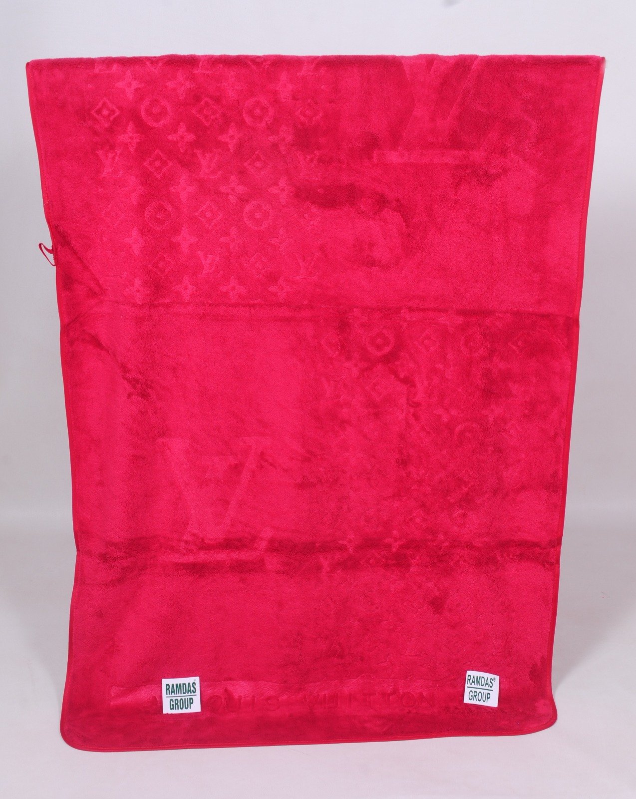 WhatsApp Image 2026-04-13 at 5.20.42 PM (11) MICROFIBER BATH TOWEL 75X150CM - Image 1